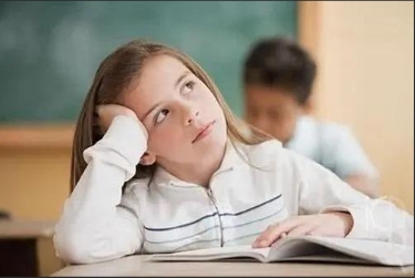 �ද֢�Ժ��ӵĳɳ��ͷ�չ����ԶӰ��